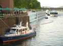 Aus Schiff laeuft Dieselkraftstoff aus Hoehe Koeln Schokoladenmuseum P27